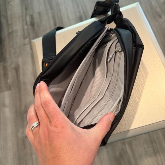 Sleek Black Men's Crossbody Bag - Picture 9 of 11